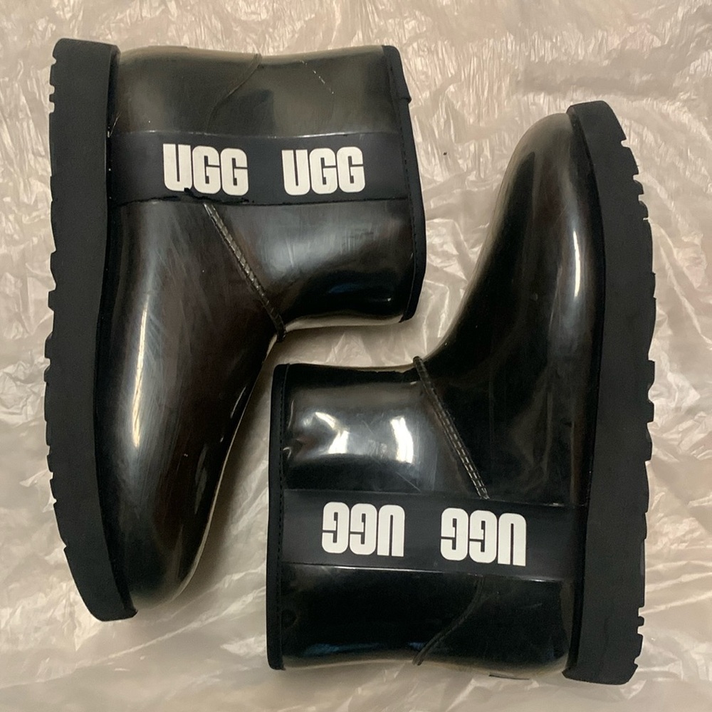 UGG
